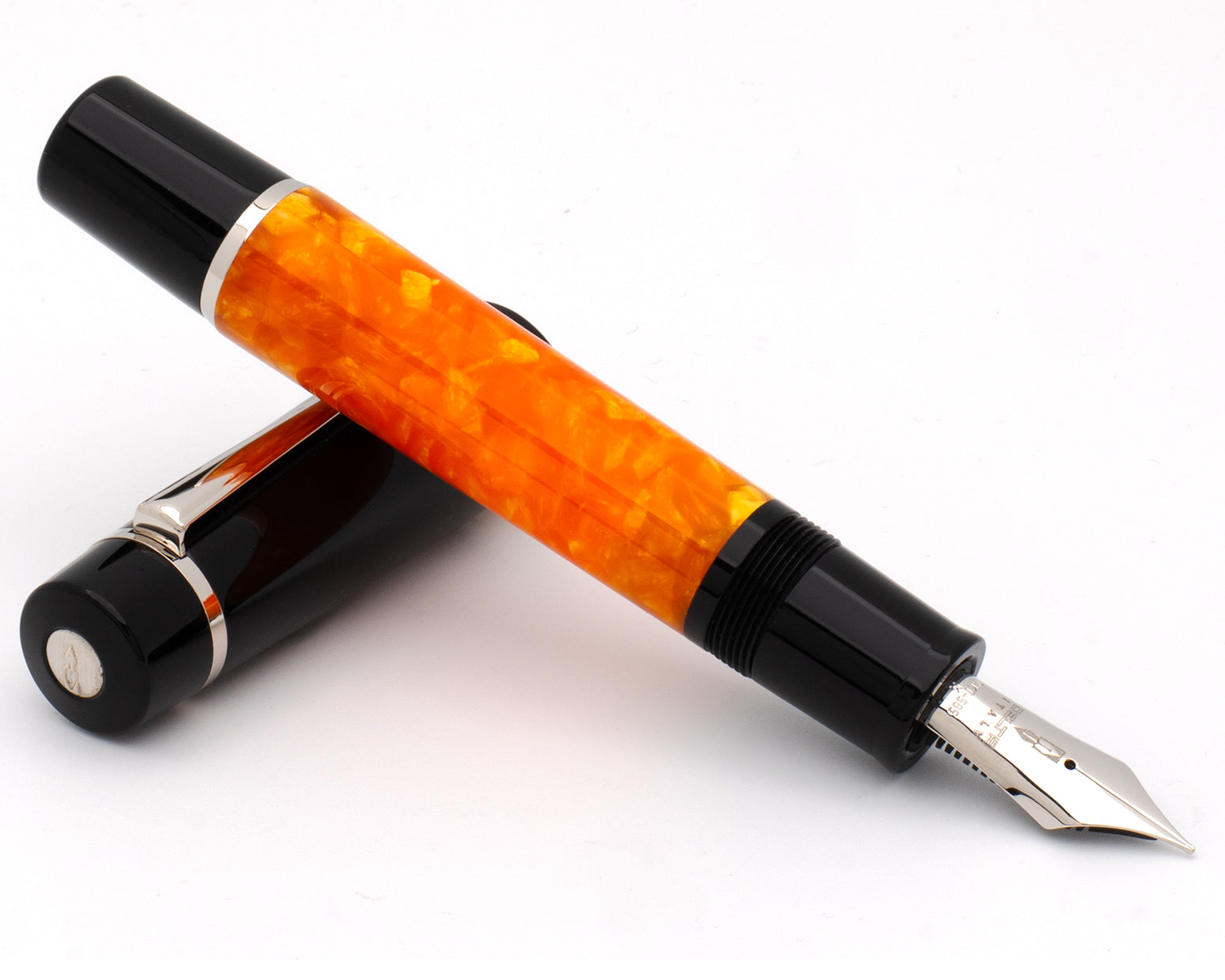 Delta DV Original Oversize 14k Cartridge/Converter Fountain Pen