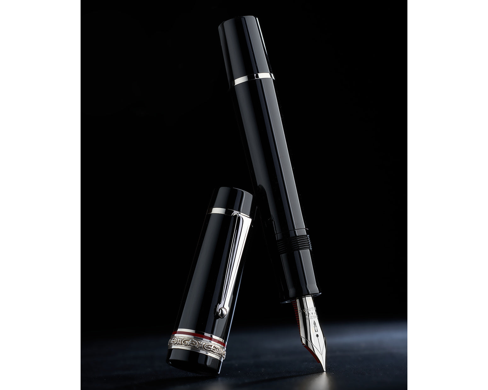 Delta DV Original Oversize Black 14k Cartridge/Converter Fountain Pen