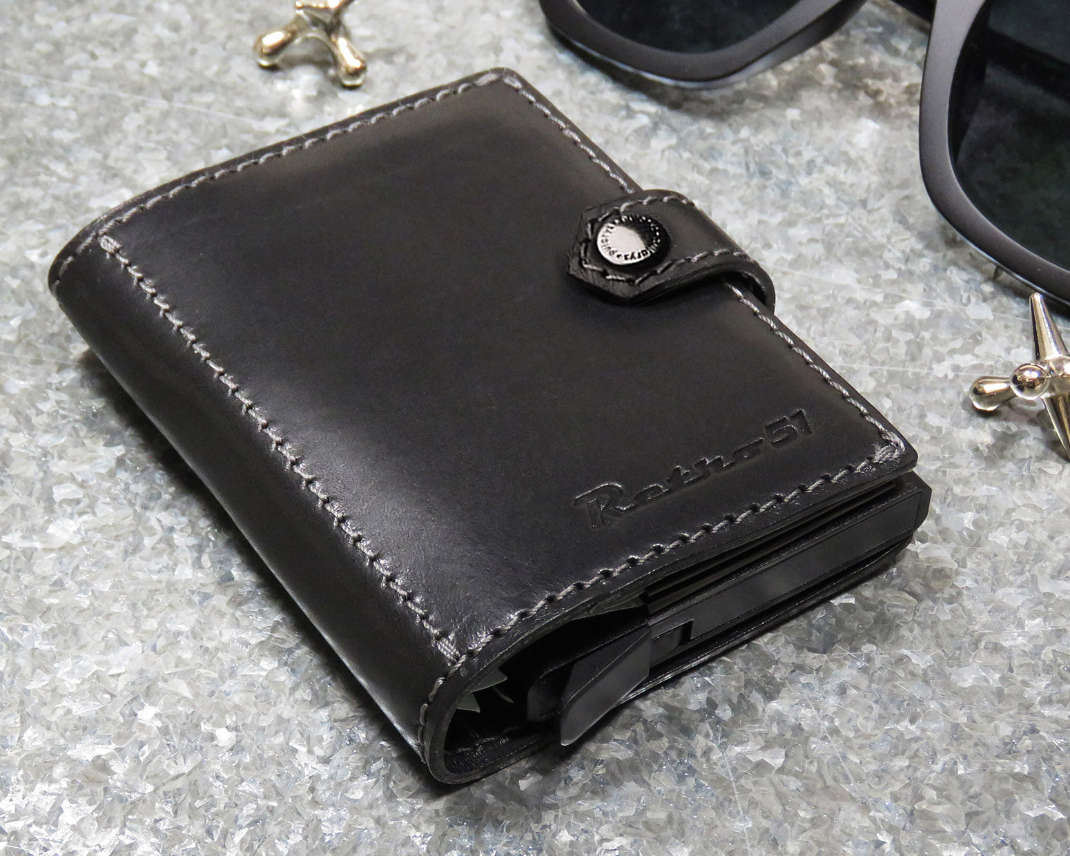 Retro51 Modern Traveler Wallet - Black With Stealth Tornado™ Elite Pen
