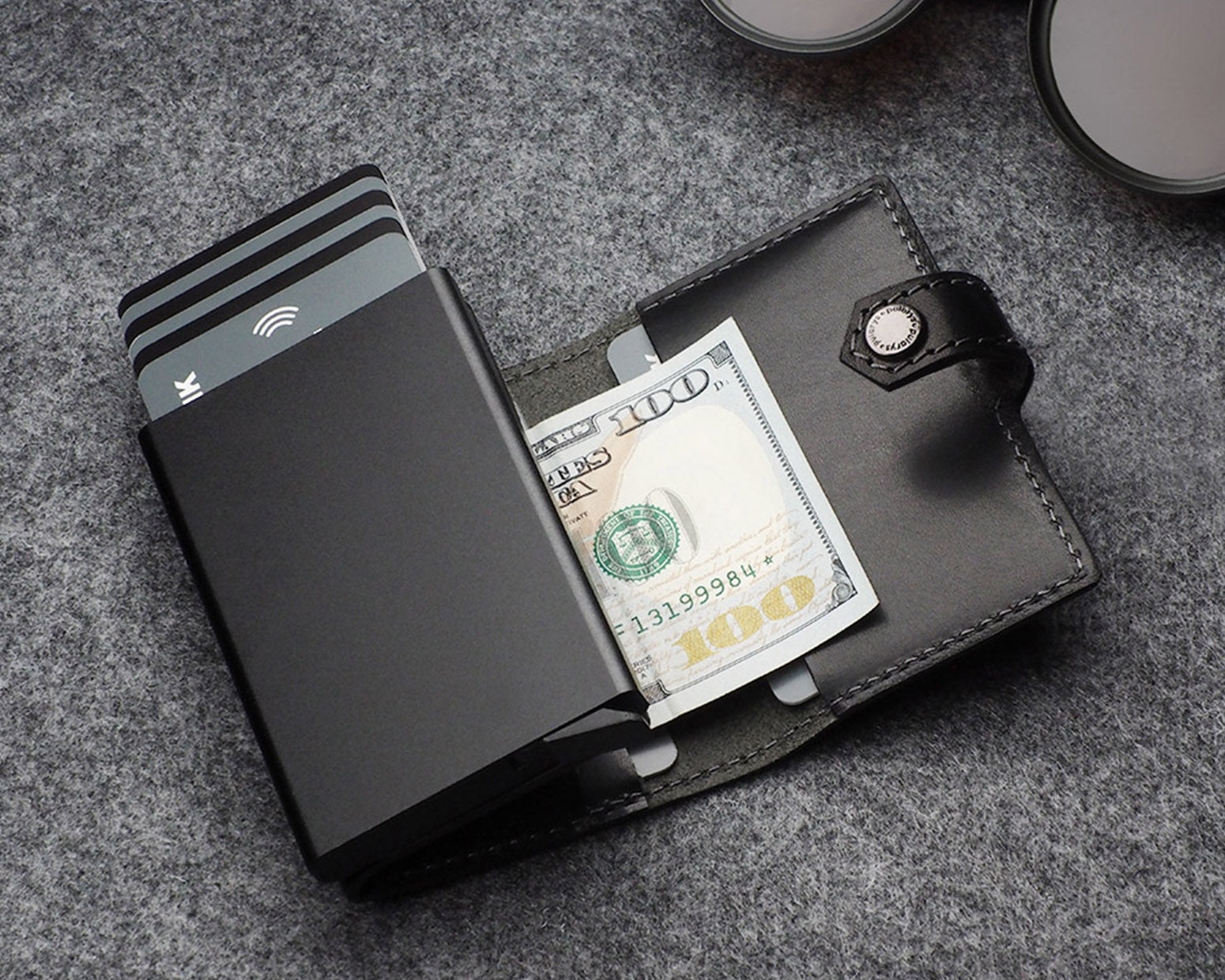 Pularys HIKER Wallet for AirTag - Nomad Leather in Black