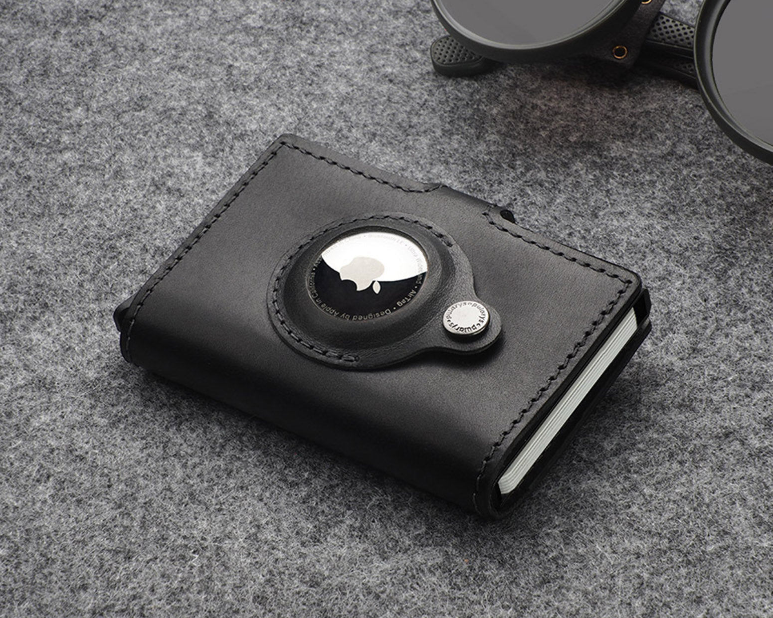 Pularys HIKER Wallet for AirTag - Nomad Leather in Black