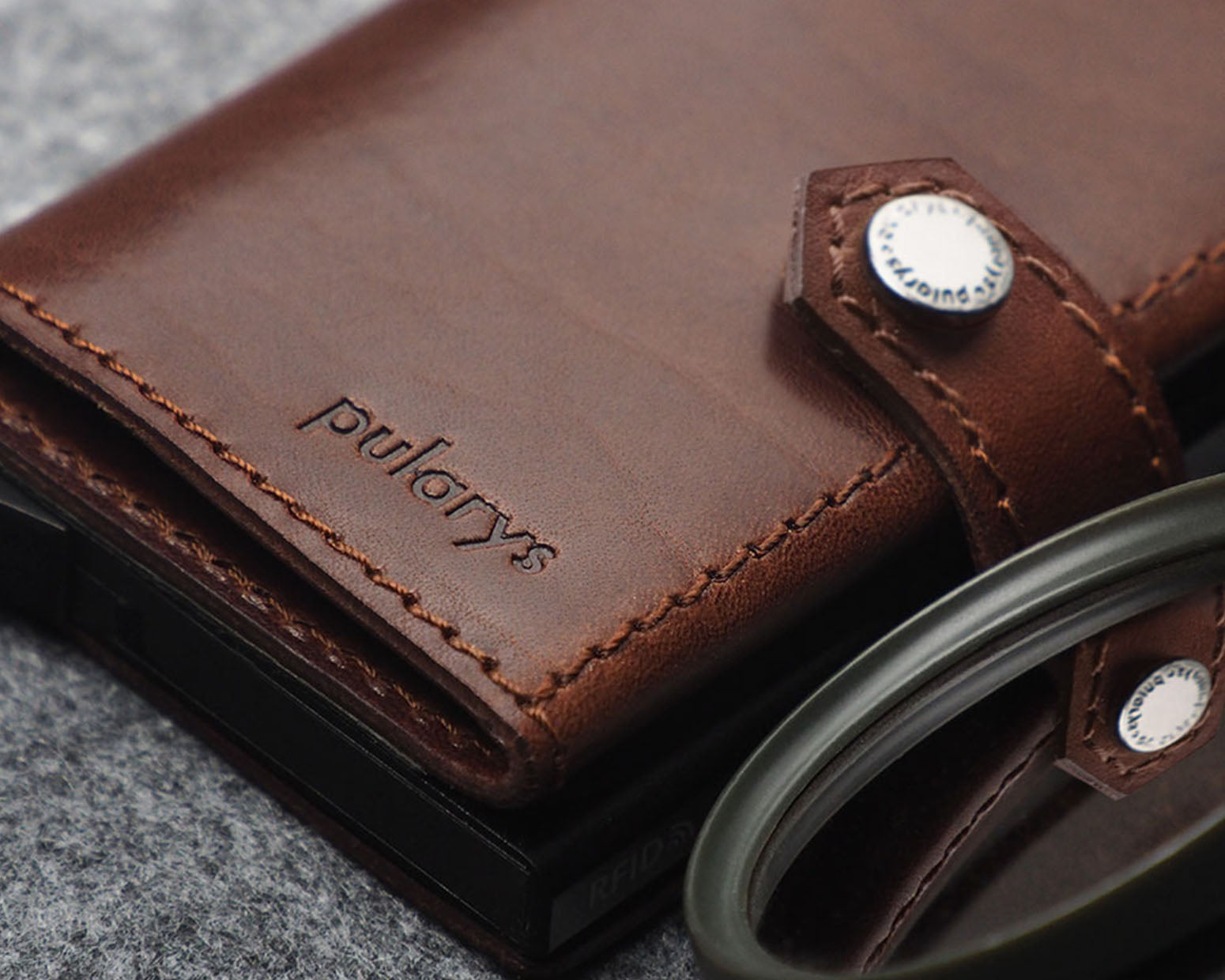 Pularys HIKER Wallet for AirTag - Nomad Leather in Brown